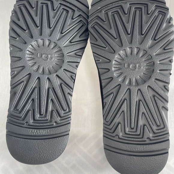 UGG Women's Black and Gray Slippers men size 8 woman size 9.5. - Picture 5 of 7